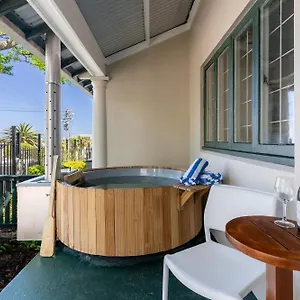 Stone - Camps Bay Village Кейптаун